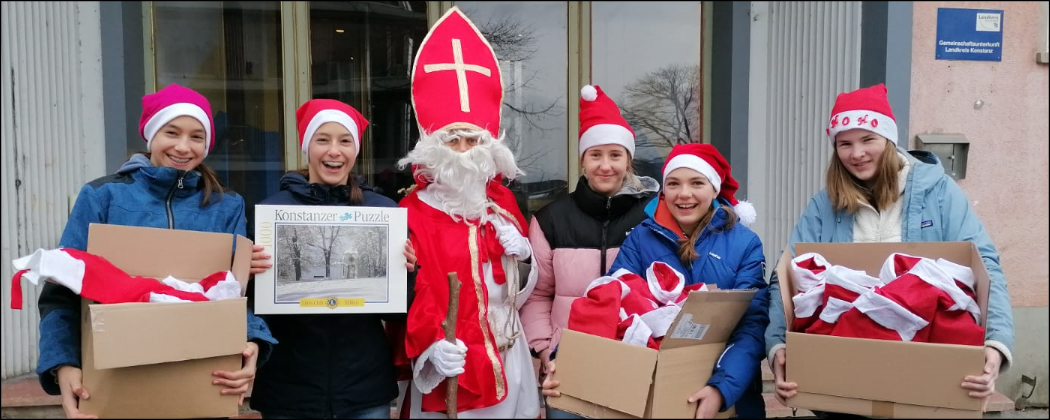 Lächelnde Kinder am Nikolaustag