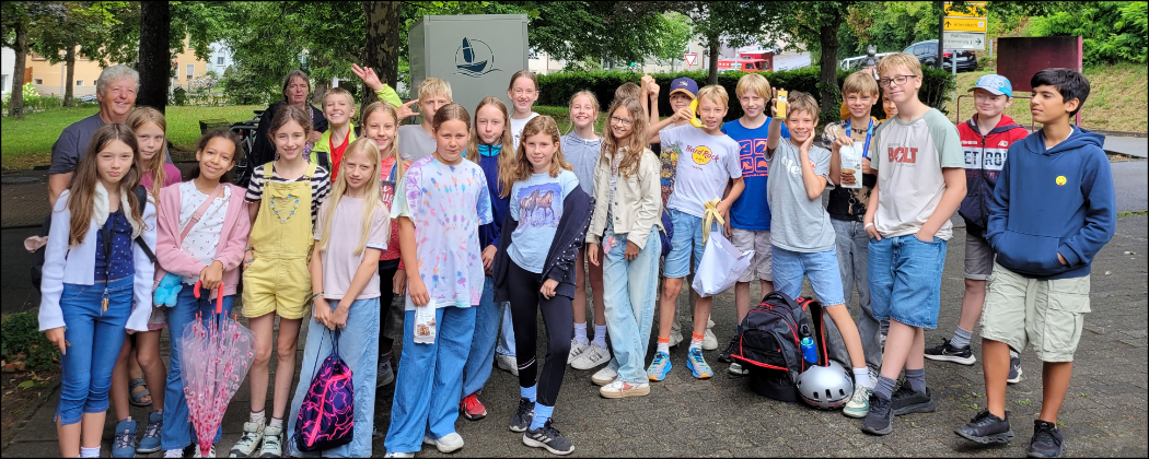 Reli-Klassen 5 und 6 besuchen den Weltladen